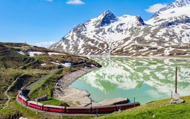 Le Grand Tour des sommets (3 trains panoramiques suisses) - Suisse
